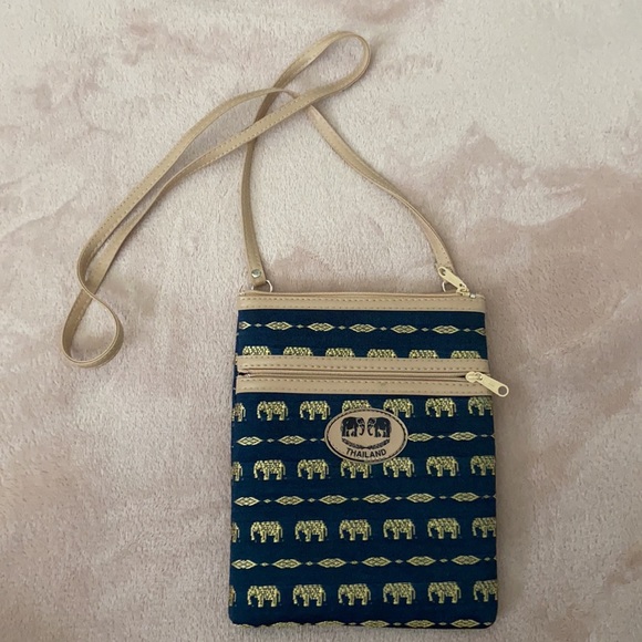 Dark green with golden elephant patterned crossbody bag - Picture 2 of 3